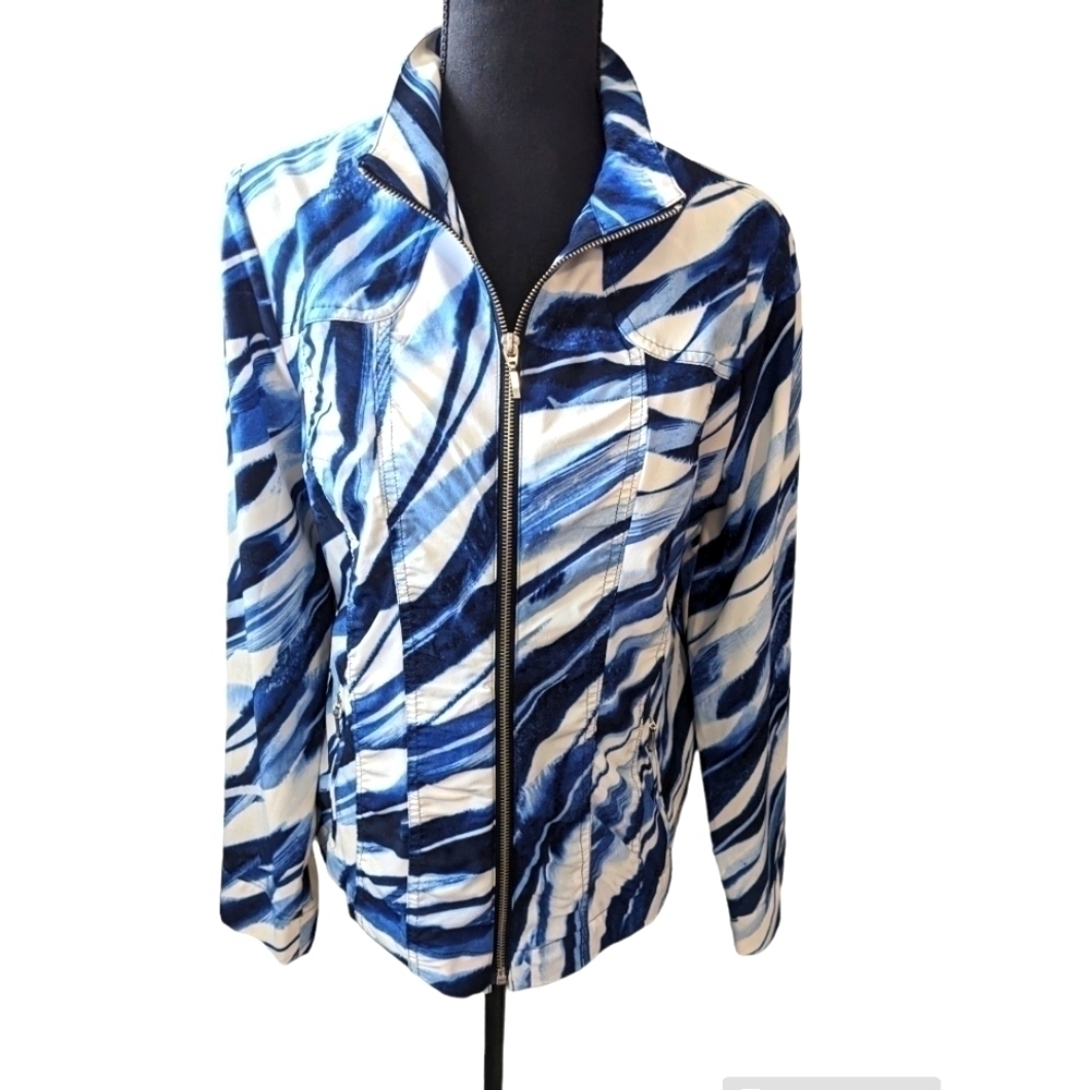 Chico Zenergy jacket size 1 or regular med. Blue and white abstract pattern